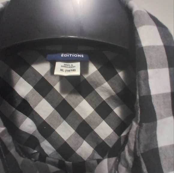 Black and white button collared shirt - Picture 2 of 5